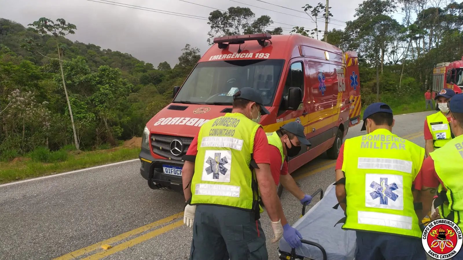 Jovem de 19 anos fica ferido em acidente na rodovia Gentil Batisti Archer