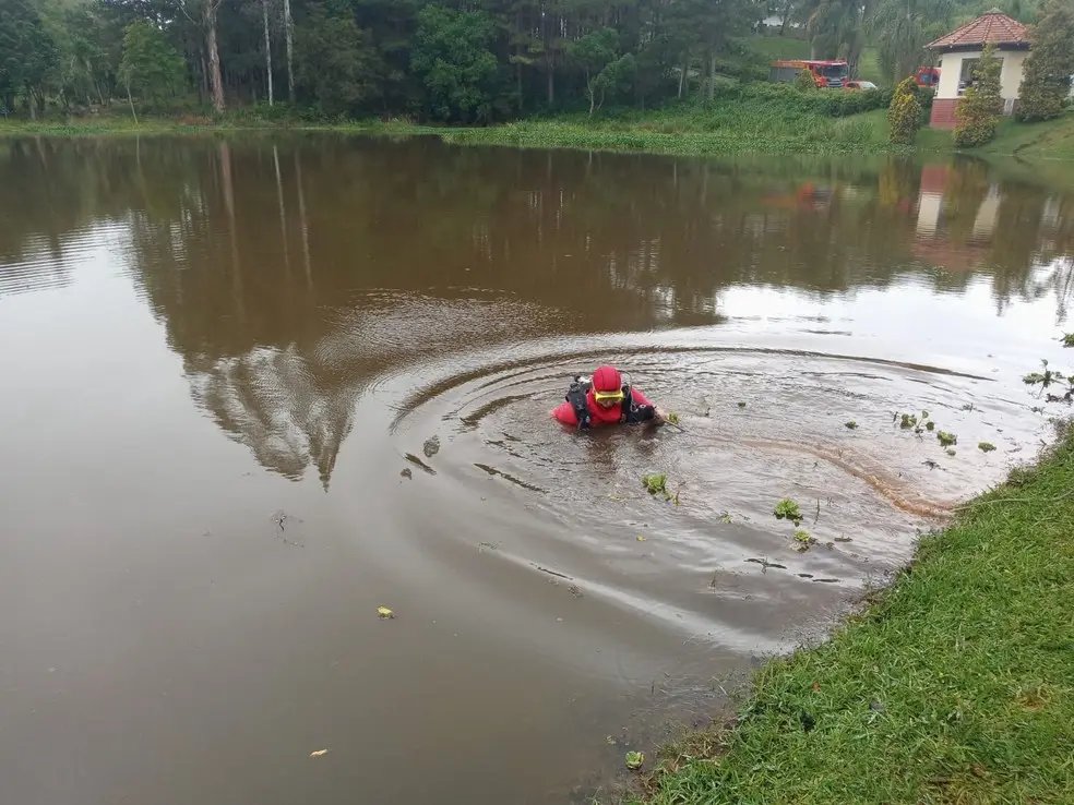 Jovem de 18 anos morre afogado ap&oacute;s canoa virar 