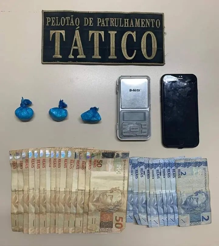 Coca&iacute;na e balan&ccedil;a de precis&atilde;o s&atilde;o encontradas na abordagem