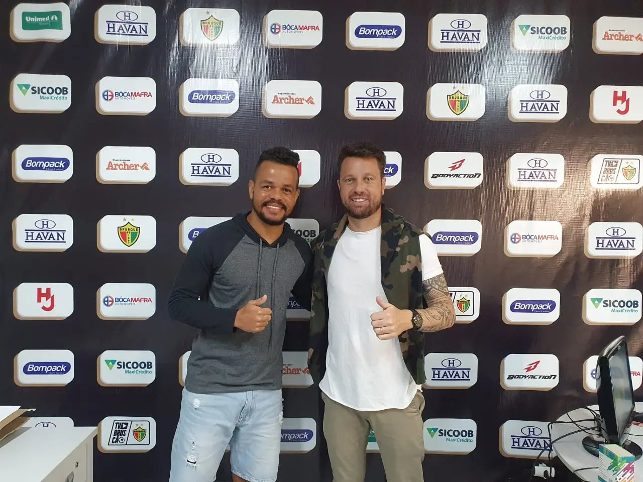 Renova&ccedil;&otilde;es de contratos continuam e clube acerta com mais um atleta