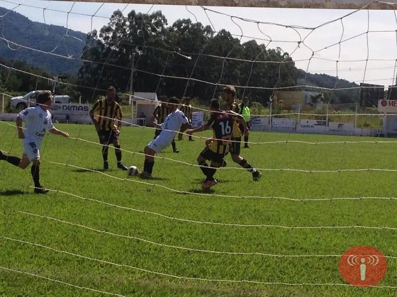 Santos Dumont e Snoopy Lanches abrem rodada