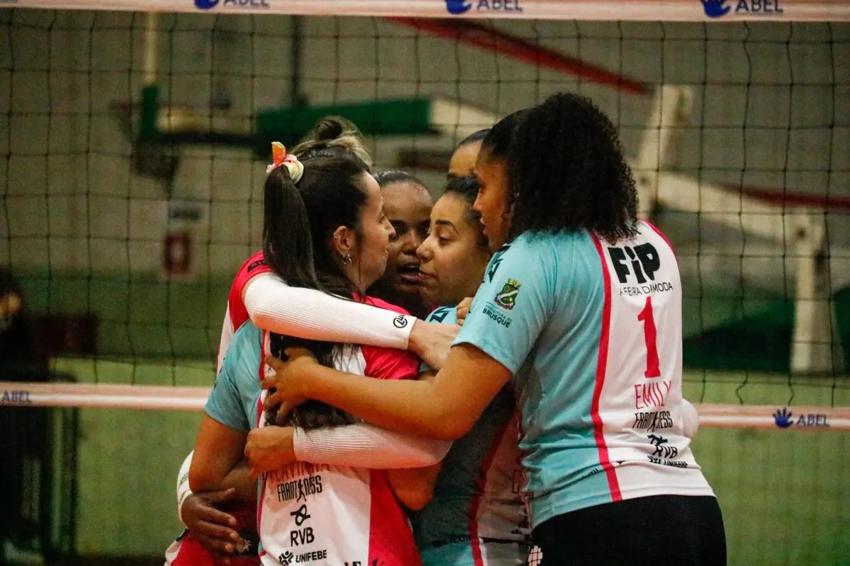 Moda Brusque vence Sharps Chapec&oacute;, e est&aacute;  na final da Superliga 