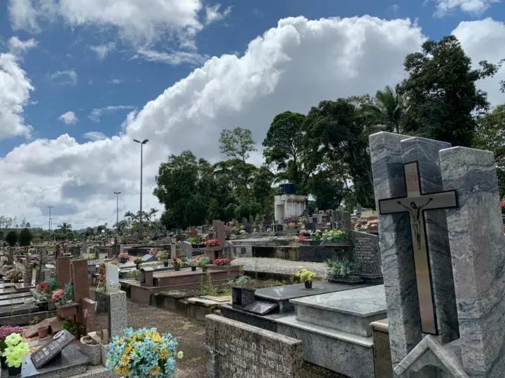 Entorno do cemit&eacute;rio Parque da Saudade ter&aacute; tr&acirc;nsito alterado no feriado