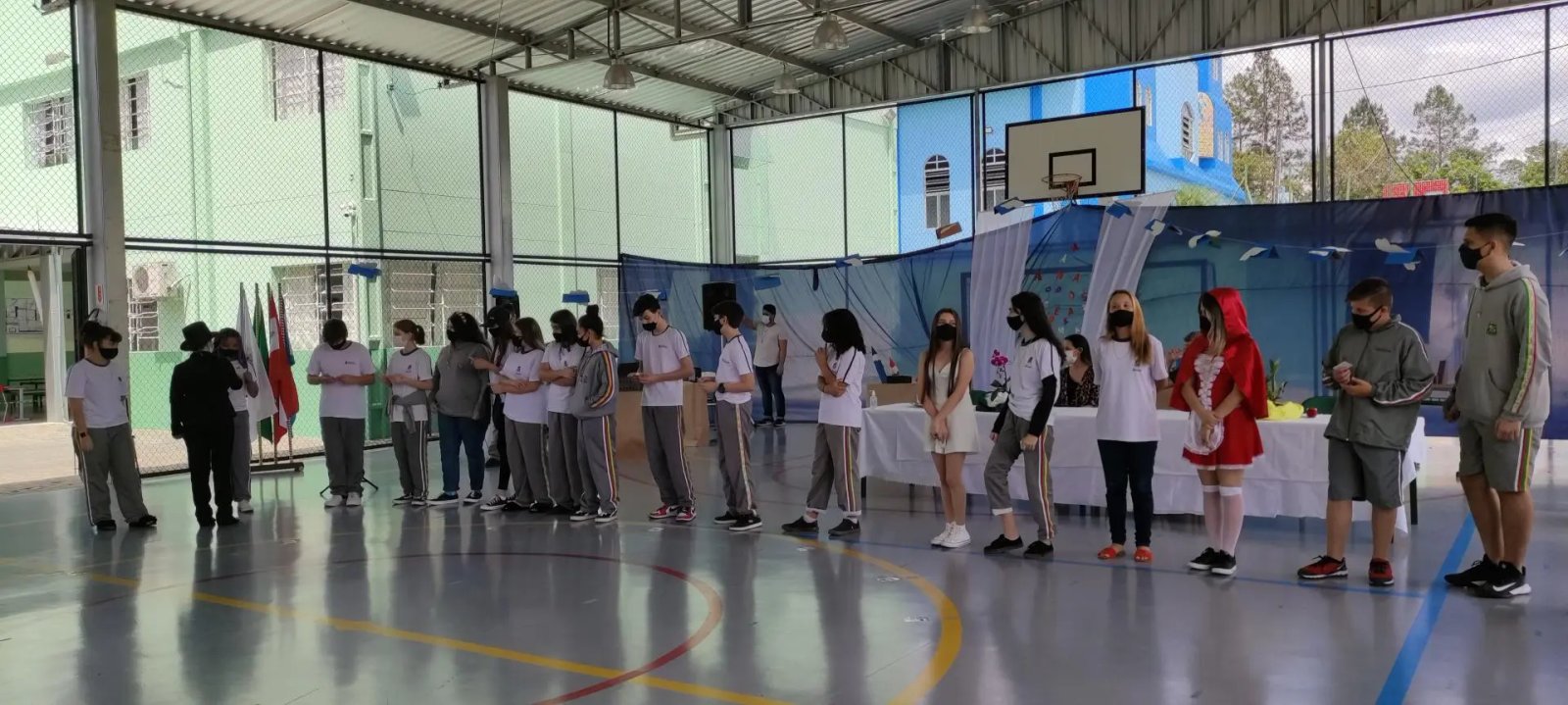 (V&Iacute;DEO)Projeto incentiva literatura e poesia dentro da escola   