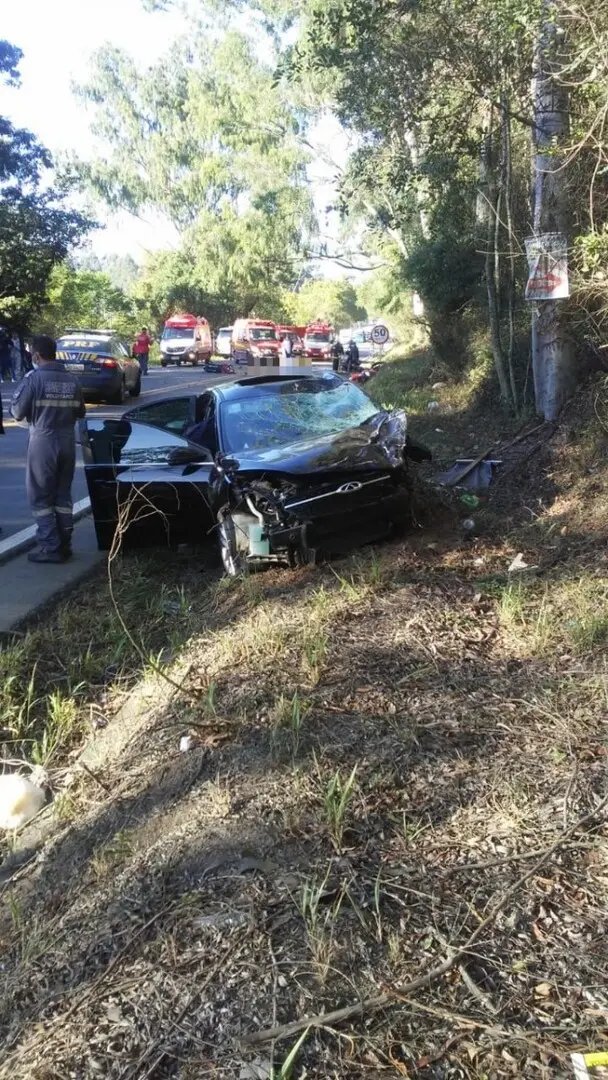 Colis&atilde;o entre quatro motos  e um carro mata duas pessoas