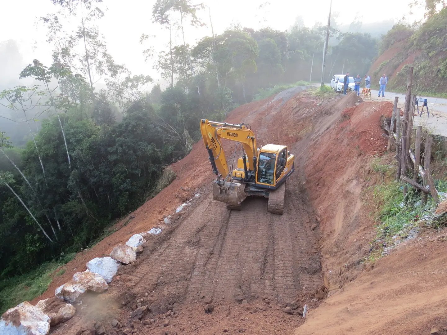 Secretaria de Obras segue os trabalhos na rua Monsenhor Valentim Loch