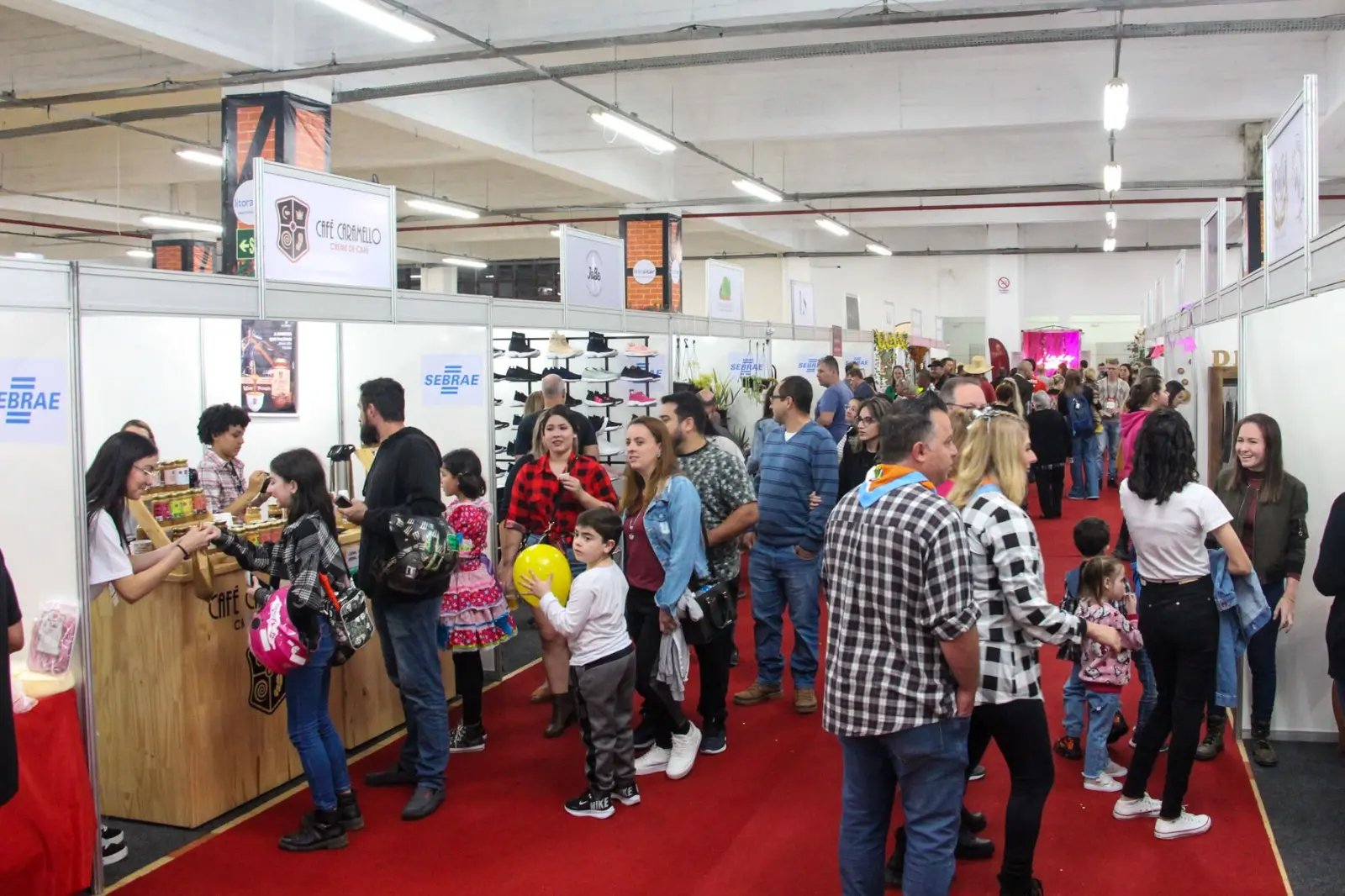 AmpeBr comemora sucesso da 1&ordf; Feira Empreender
