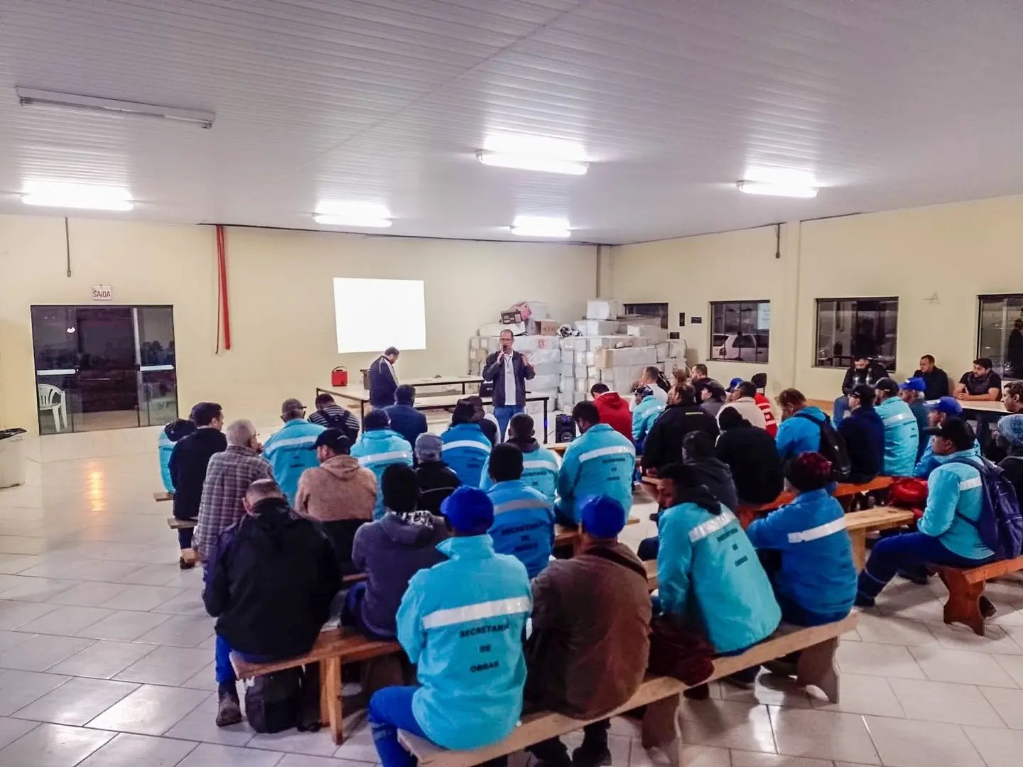 Equipe de tubula&ccedil;&atilde;o passa por palestra sobre seguran&ccedil;a no trabalho