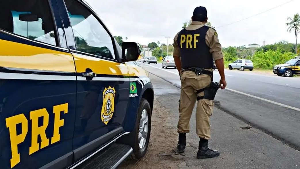 Homem procurado por homicídio é preso depois de tentar fugir a pé 