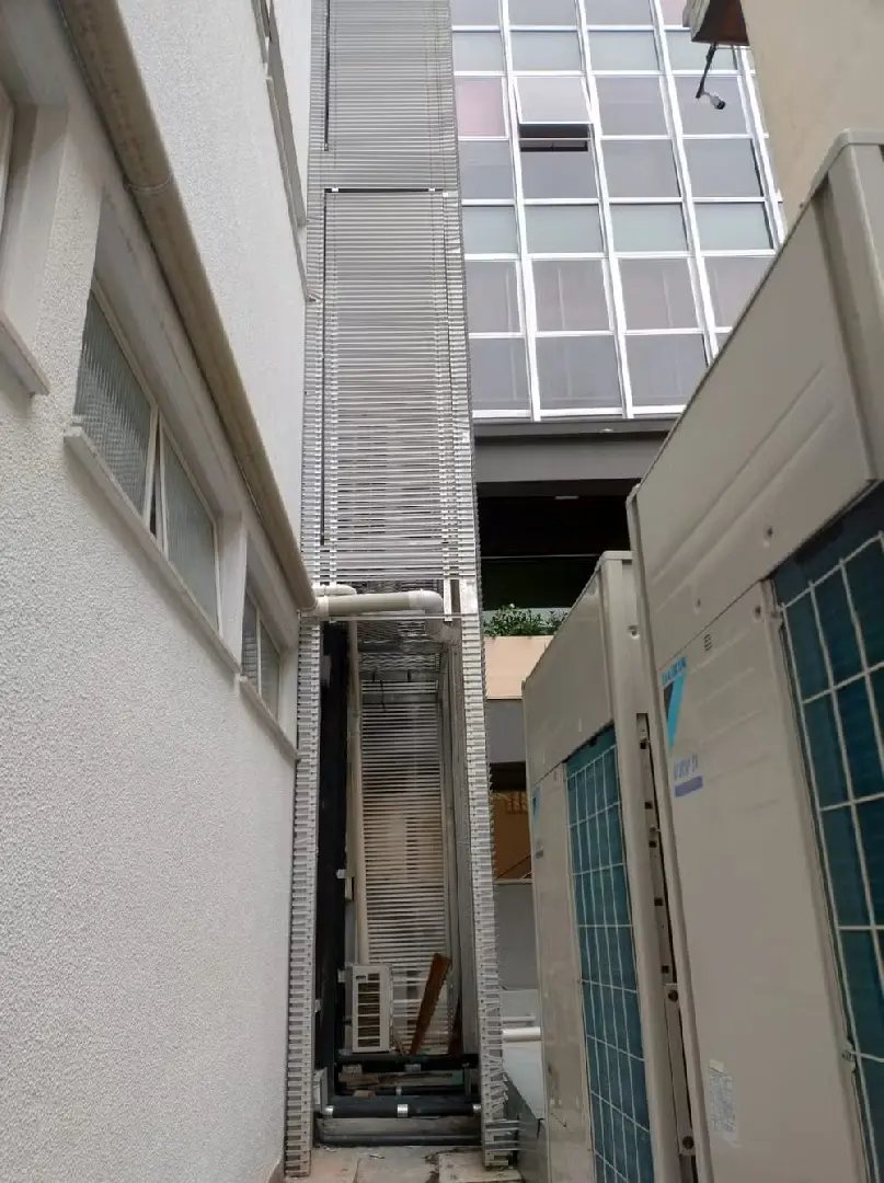 Trabalhador fica ferido após cair do 4° andar de prédio