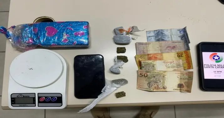Polícia suspeita do comportamento de adolescente e descobre crime de tráfico