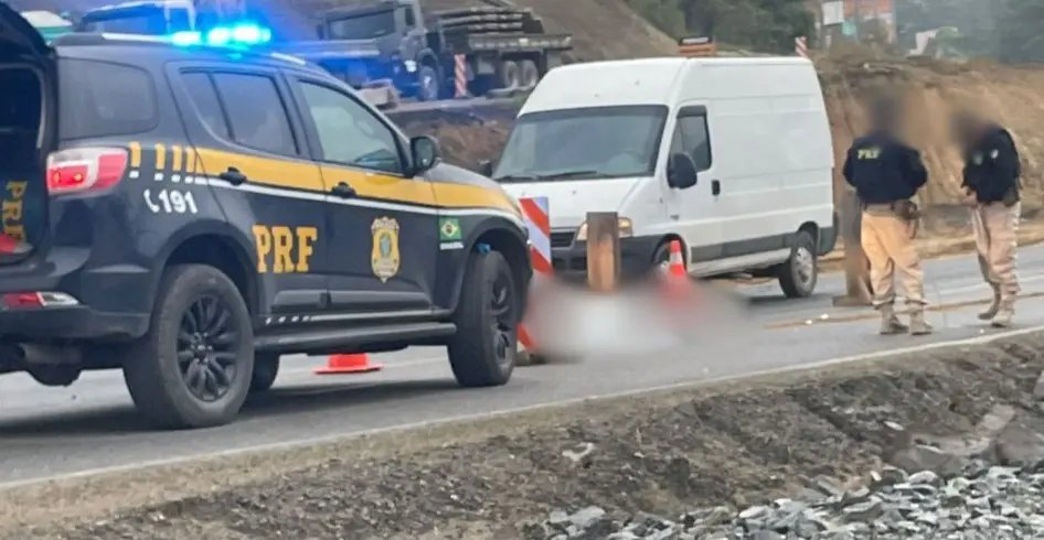 Motociclista sofre queda e morre atropelado por caminhão 