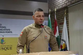 Instrutores do Proerd recebem homenagens na Câmara  - 1