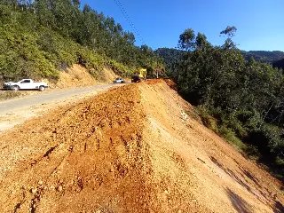 Prefeitura conclui enrocamento na rua Monsenhor Valentim Loch - 1