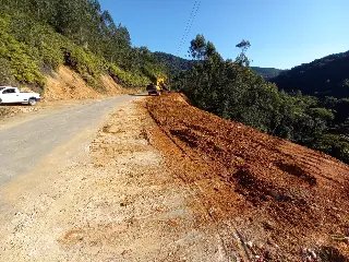 Prefeitura conclui enrocamento na rua Monsenhor Valentim Loch - 2