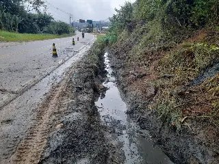 Prefeitura intensifica limpeza de valas durante período chuvoso - 1