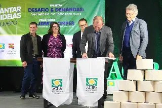 Presidente da Celesc e Secretário de Infraestrutura participam de Jantar de Ideias em Botuverá - 1