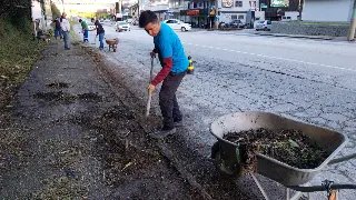 Secretaria de Obras realiza limpeza do trecho municipal da rodovia SC 486 - 1