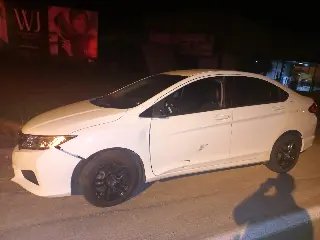 Carro corta frente de moto e deixa condutora hospitalizada  - 1