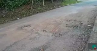Buraco na Luiz Vanolli  vem causando perigo - 1