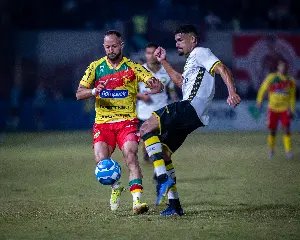 São Bernardo barra sequência de vitórias do Brusque no Brasileiro - 2