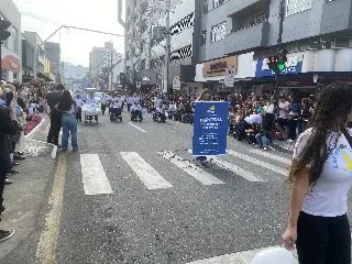 Milhares participam do desfile de aniversário de Brusque - 17