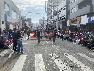 Milhares participam do desfile de aniversário de Brusque - 14