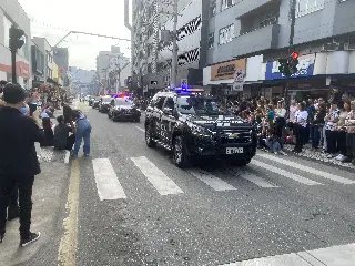 Milhares participam do desfile de aniversário de Brusque - 18