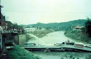 Queda da ponte no Centro de Brusque completa 43 anos - 6