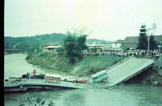 Queda da ponte no Centro de Brusque completa 43 anos - 11