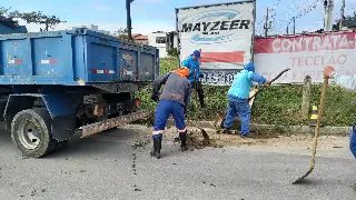 Secretaria de Obras realiza mutirão de limpeza de bocas de lobo - 2