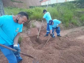 Secretaria de Obras realiza mutirão de limpeza de bocas de lobo - 1