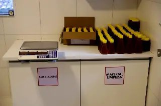 Prefeitura entrega título de inspeção para nova empresa produtora de mel - 1