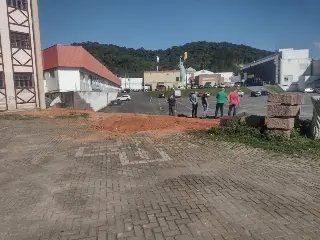 Muro desaba atrás da Arena Brusque, mas não deixa feridos - 1