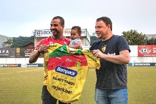Brusque doa camisa para ajudar em rifa para tratamento de câncer  - 3