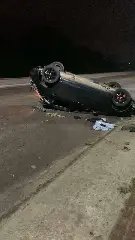 Motorista que capotou carro na beira rio precisa de ajuda - 1