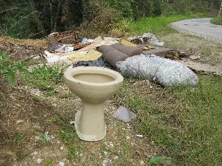 Descarte ilegal de lixo cresce e preocupa a Secretaria de Obras  - 2