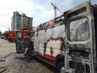 (VIDEO) Ambulância do Samu pega fogo após sair para atender ocorrência - 1