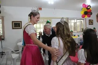 Realeza da Fenarreco visita Lar dos Idosos de Brusque - 9