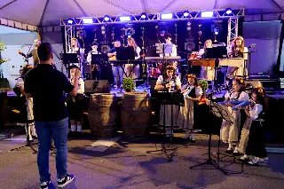 Mesmo com chuva, Biergartenplatz atrai grande público  - 5