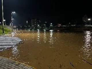 Rio Itajaí-Mirim fora da calha em vários pontos de Brusque - 1