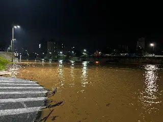 Rio Itajaí-Mirim fora da calha em vários pontos de Brusque - 2