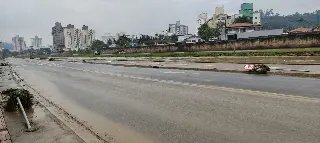 O que fica depois que a água volta para o leito do rio - 8