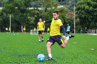 Brusque inicia preparação para jogo de ida da final do Brasileirão  - 3