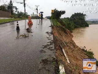 Após queda de barreira, Serra do Moura é bloqueada - 7