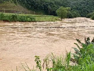 Rio Itajaí-mirim chega ao nível de emergência em Botuverá - 1