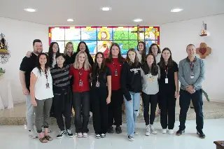Colégio São Luiz recebe intercambistas do Canadá - 1