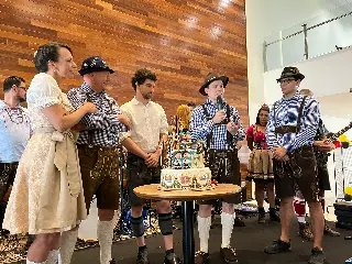 Luciano Hang comemora 61 anos com festa típica alemã - 3