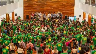 Luciano Hang comemora 61 anos com festa típica alemã - 1