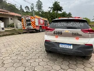 Homem põe fogo na casa da ex e mata animais - 1